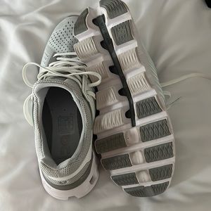 Oc  oncloud shoes worn once